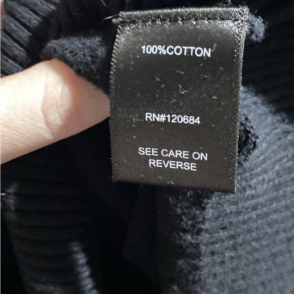 Torrid 100% Cotton Black Sweater with Gold Skull Sequins Novelty Design 2X - Picture 6 of 7